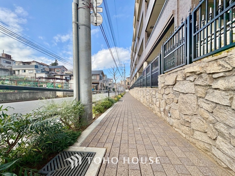 内装 【living】居心地のいい暮らしには欠かせない眩い採光。