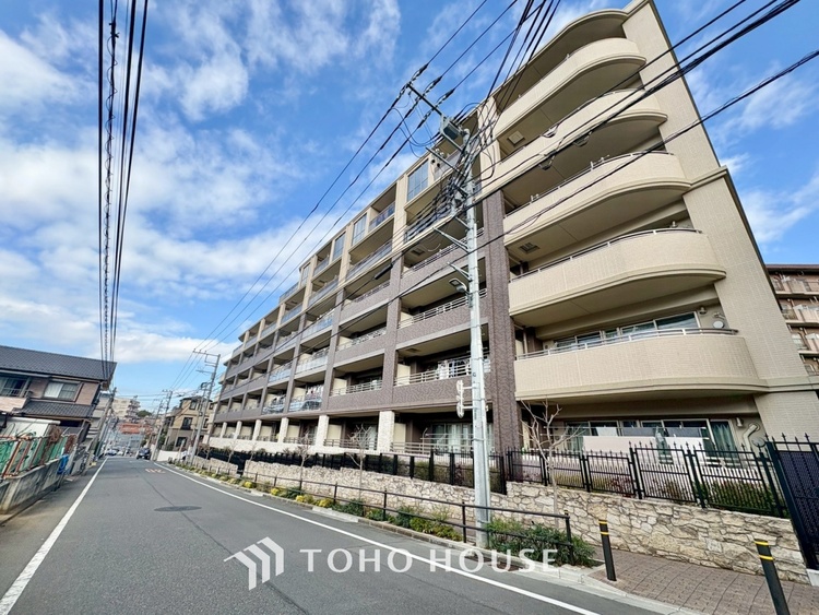 内装 ◆サンサンと◆差し込む太陽の光がこのリビングに笑いをもたらす.