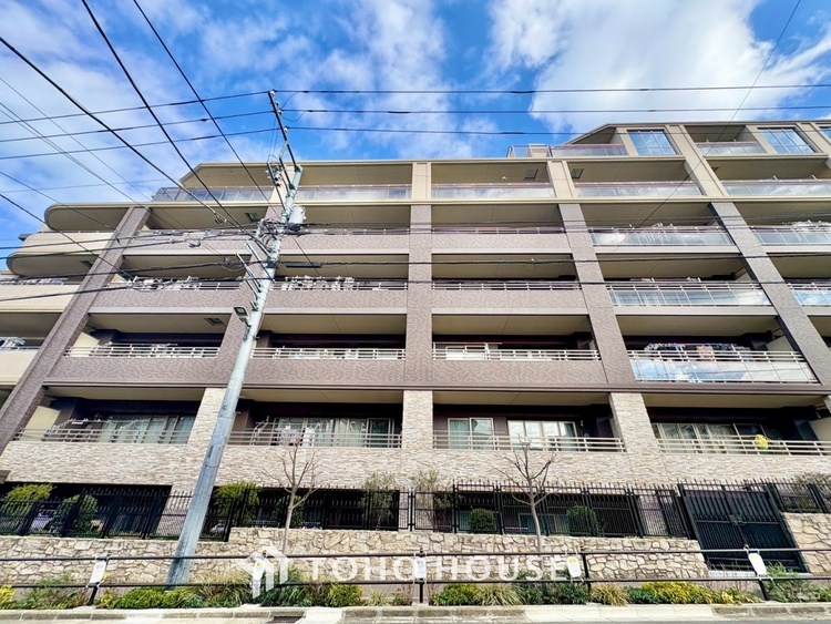 内装 使いやすく、明るい洋室に仕上がります。子供部屋や趣味のお部屋にご利用できます。