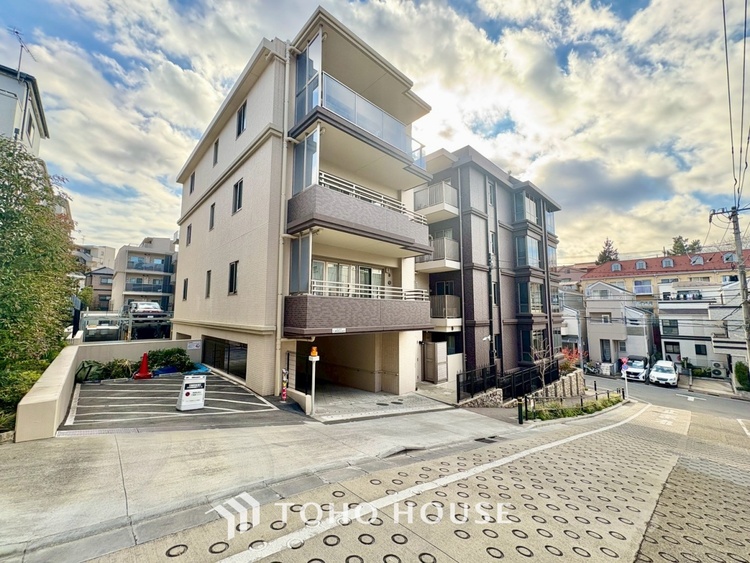 内装 ◆瀟洒な空間◆落ち着きのある彩が見事に調和させた瀟洒な空間を演出。ここに集まる家族の会話と笑顔が絶え間なく続く幸せな空間。