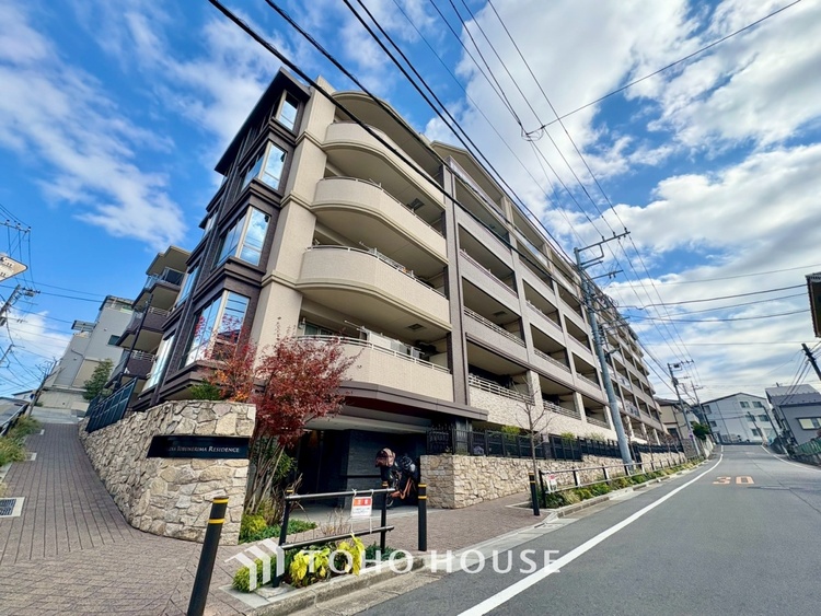 内装 ここはみんなが集い、食事と楽しい会話が始まる場所。話に夢中になりすぎて、ついつい時を忘れ、夜半過ぎになってしまう。そんな束の間の幸せを感じさせてくれます。