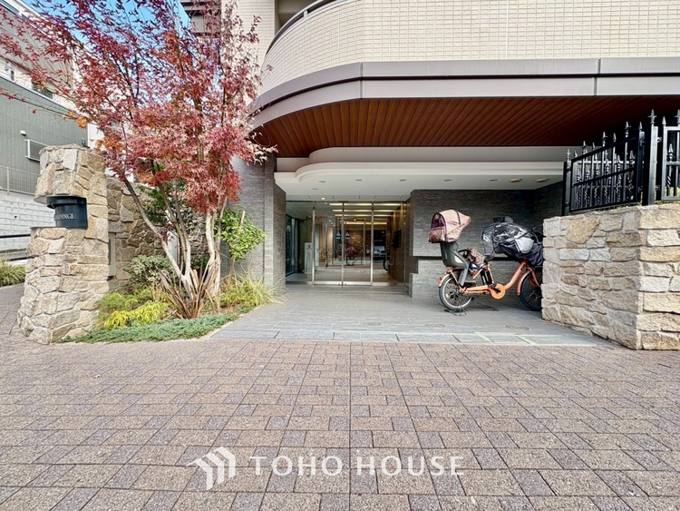 キッチン 手元の収納から、足元の収納までが全てスライド式で、奥のスペースまで有効に活用できます。奥まで上から見渡せるので、たまにしか使わない調理器具もサッと取出せます。