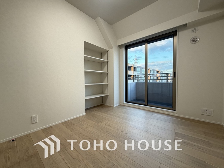 内装 採光もある洋室は、くつろぎのひと時を過ごすのにぴったり