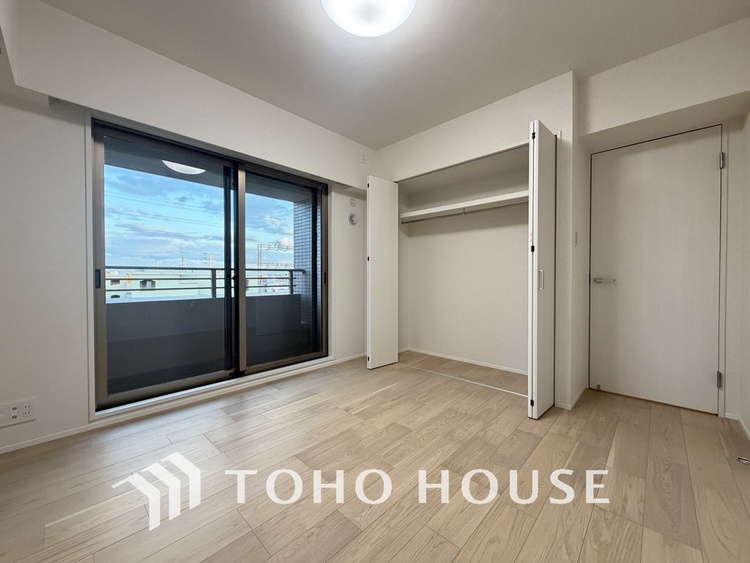 内装 シンプルですっきりとした室内は飽きのこない居心地の良い雰囲気です