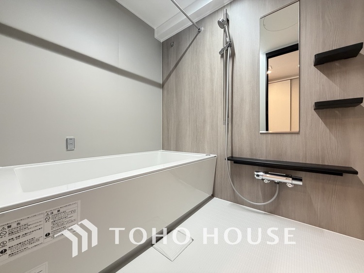 風呂 一日の疲れを癒すバスルームは、心地よいリラックスを叶える清潔感溢れる空間