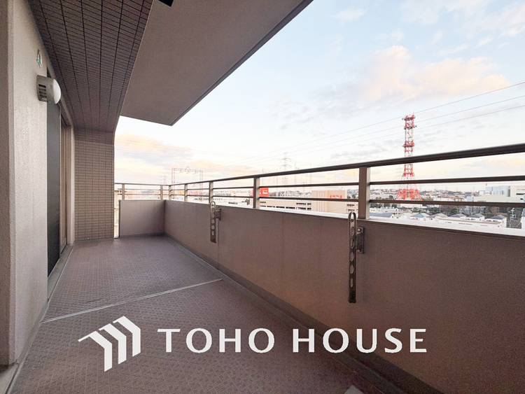 バルコニー 陽当たり良好なバルコニー