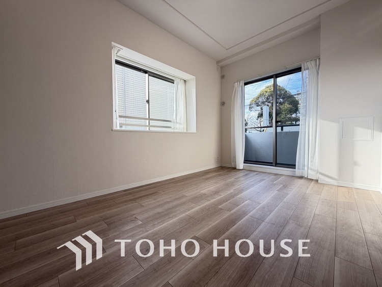 内装 採光もある洋室は、くつろぎのひと時を過ごすのにぴったり