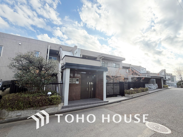 外観 〜高台に立地、角部屋のため陽当たり・通風・眺望良好〜リフォーム済み3LDK〜