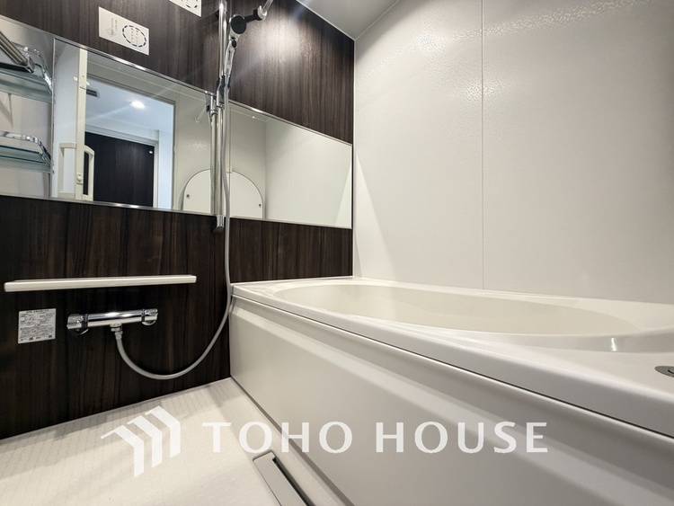 風呂 一日の疲れを癒すバスルームは、心地よいリラックスを叶える清潔感溢れる空間