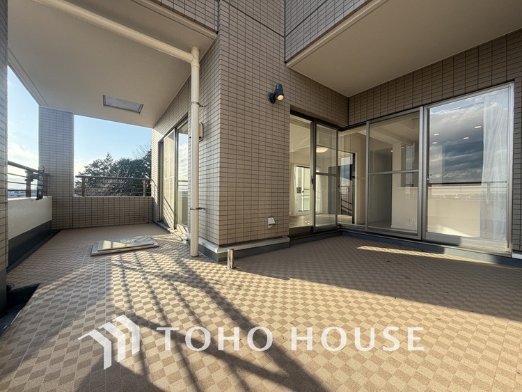 バルコニー 陽当たり良好なバルコニー