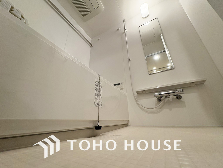 風呂 一日の疲れを癒すバスルームは、心地よいリラックスを叶える清潔感溢れる空間