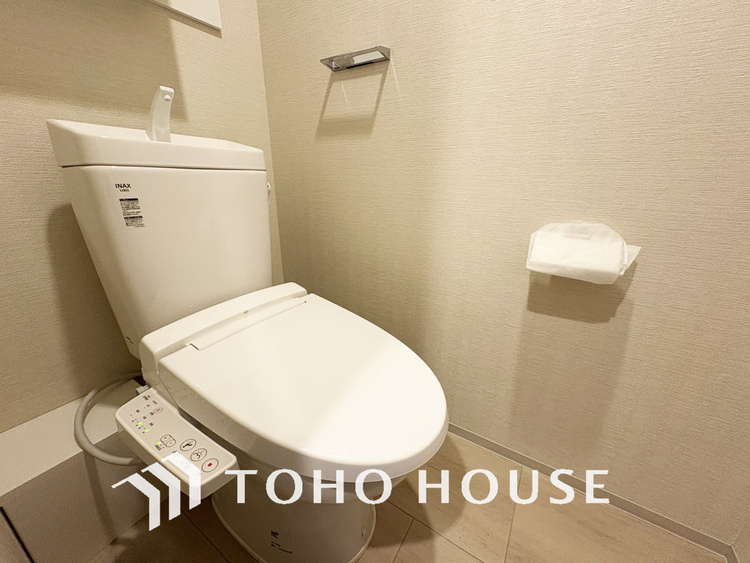 トイレ 清潔な洗浄機能付温水シャワートイレ