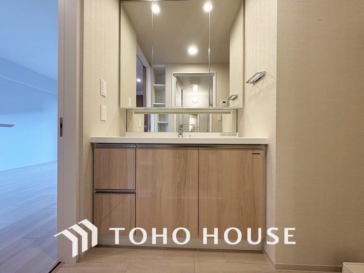 洗面 収納豊富で使い勝手の良い3面鏡仕様の洗面化粧台