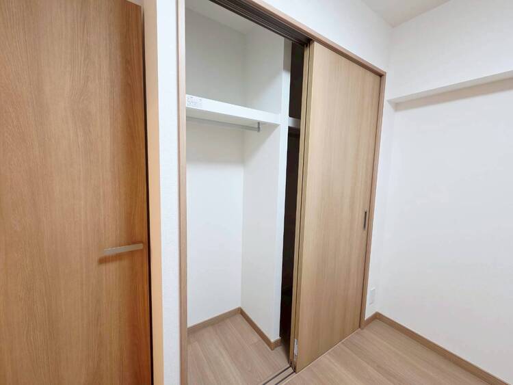 キッチン 家電やスーツケース、ストック品など何でも片付く嬉しい空間です。