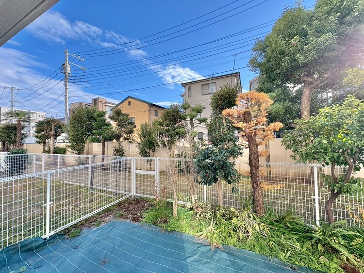 バルコニー 窓を開けると広がる青空。心をリフレッシュして日々を過ごしていきましょう。