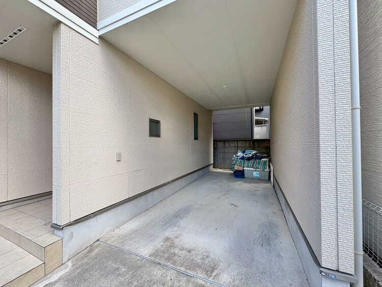 駐車場 本物件の駐車スペースです。車種制限のある場合もございますので、お気軽にお問い合わせくださいませ。