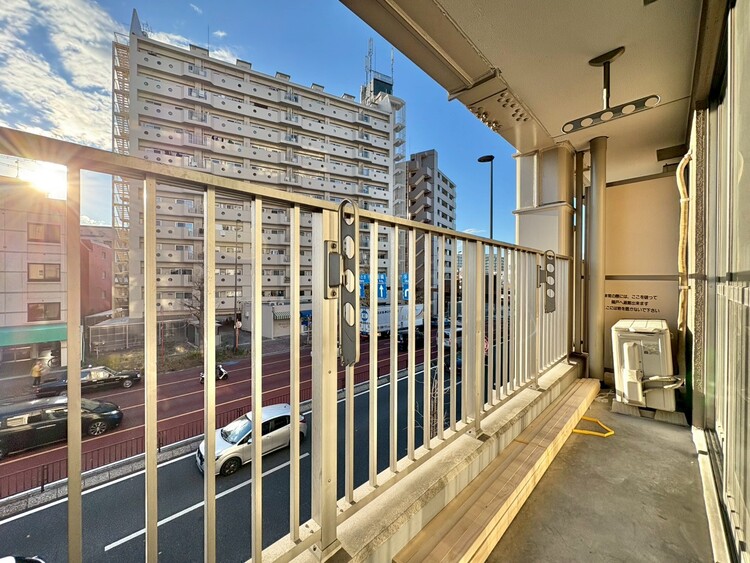 バルコニー 暮らしの中で、光と風を演出してくれるバルコニー。