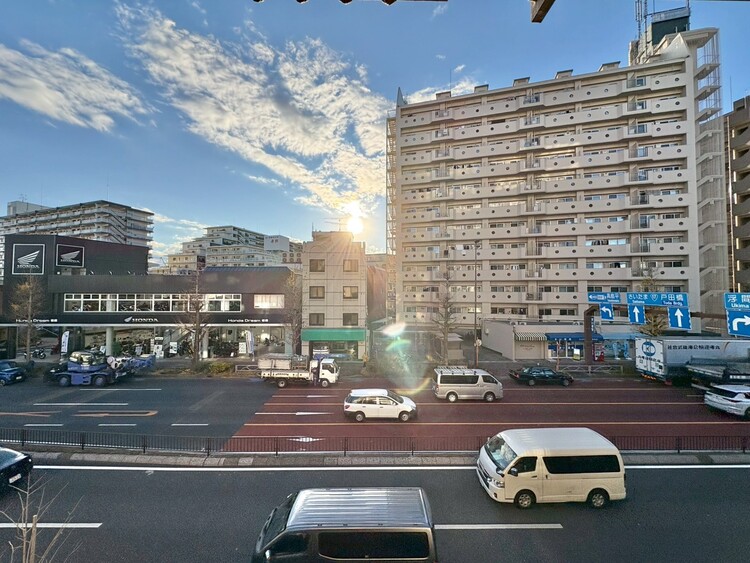 バルコニー 頬をなでる、優しい風を感じることが出来ます。