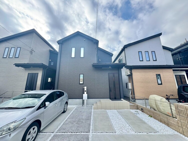 駐車場 本物件の駐車スペースです。車種制限のある場合もございますので、お気軽にお問い合わせくださいませ。