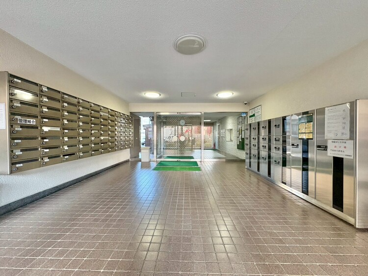 エントランス エントランス内部は、管理が行き届き清潔な共有スペースとなっています。