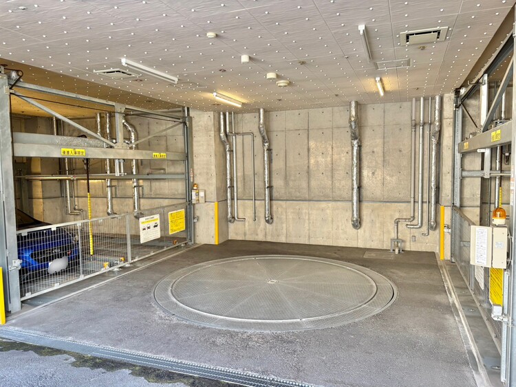 駐車場 本物件の駐車スペースです。車種制限のある場合もございますので、お気軽にお問い合わせくださいませ。