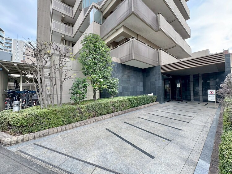 エントランス 外と内をつなぐエントランスは、まさに顔となる場所。