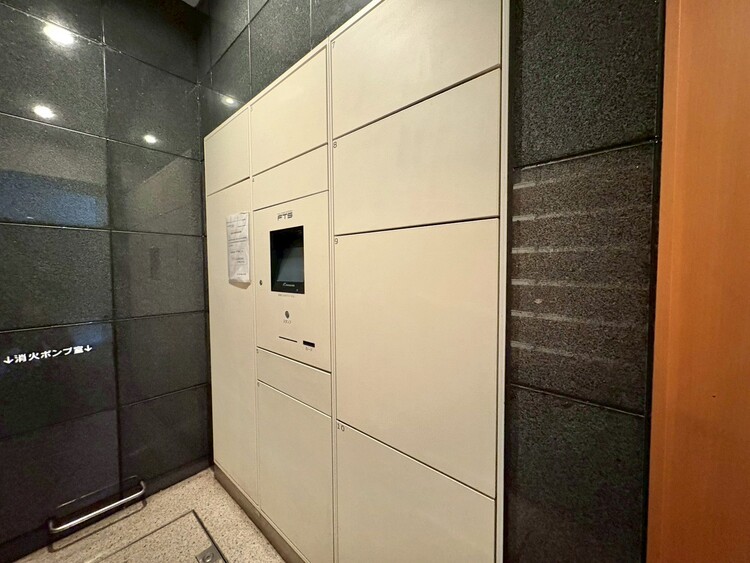 設備 共用部分の宅配ボックスです。留守中の荷物受け取りもできるので、安心して外出ができますね。