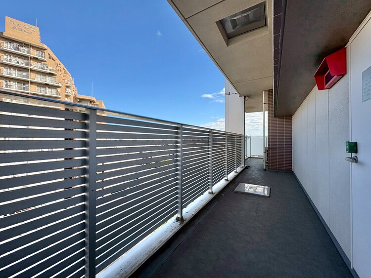 バルコニー 暮らしの中で、光と風を演出してくれるバルコニー。