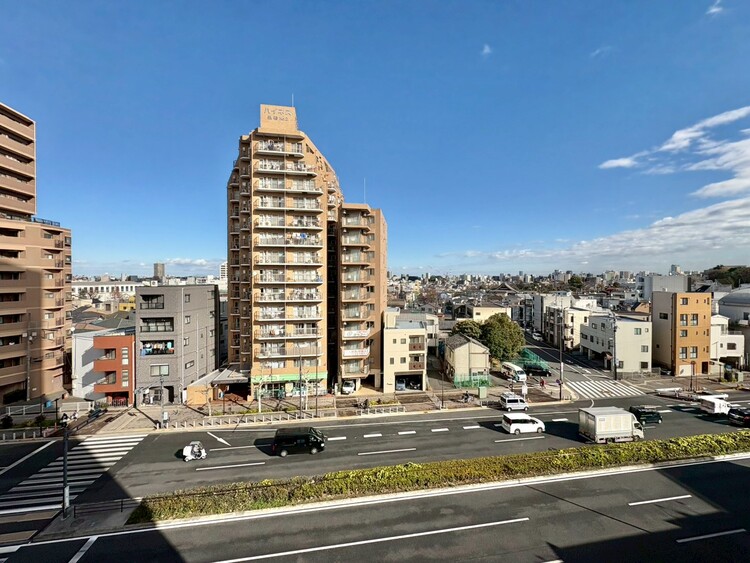 バルコニー 頬をなでる、優しい風を感じることが出来ます。