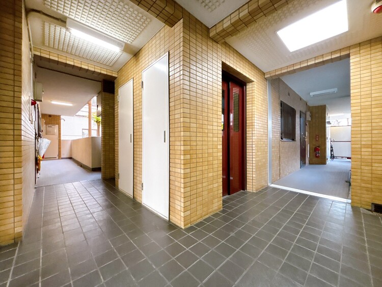 エントランス エントランス内部は、管理が行き届き清潔な共有スペースとなっています。