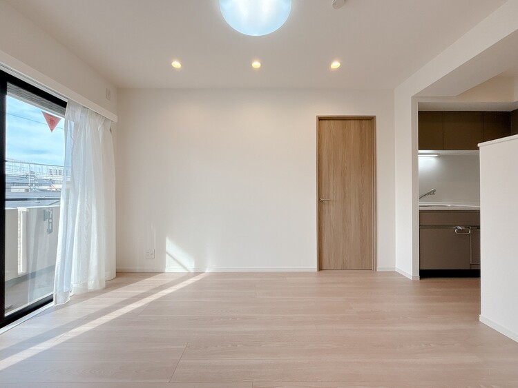 居間 飾り過ぎないシンプルな内装と偏り過ぎないデザインで統一しました。