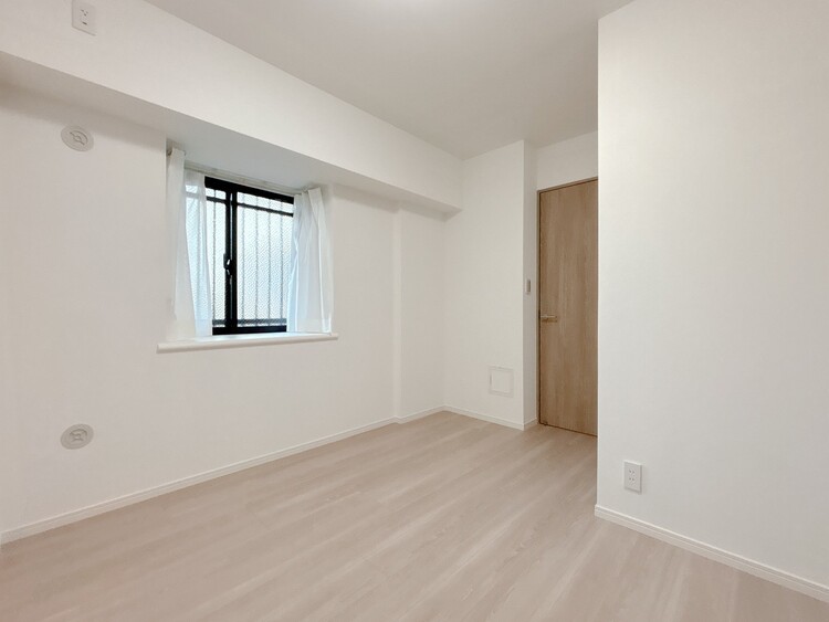 寝室 ベッドも十分に設置するスペースがあります。