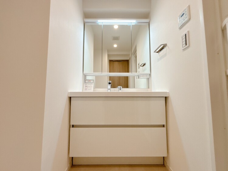 洗面 何かと物が増える場所だからこそ、スッキリと見映えの良い空間に。