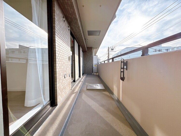 バルコニー 暮らしの中で、光と風を演出してくれるバルコニー。