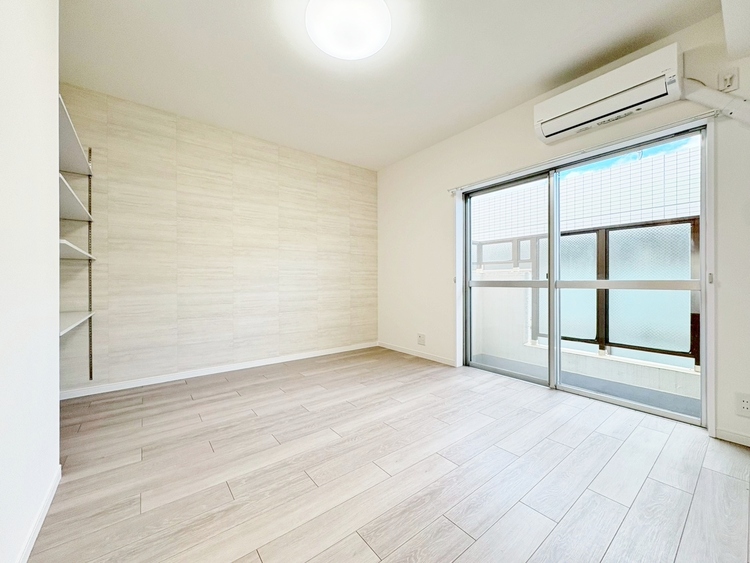 居間 居心地の良い空気感は、暮らしのステージを彩り、心からのやすらぎと満足感を与えてくれます。