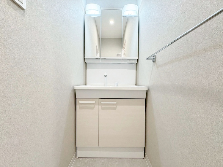 洗面 何かと物が増える場所だからこそ、スッキリと見映えの良い空間に。