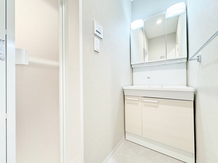 洗面 清潔感と心地よさを重視した、上質感漂うパウダールーム。