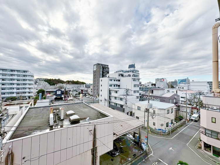 バルコニー 頬をなでる、優しい風を感じることが出来ます。