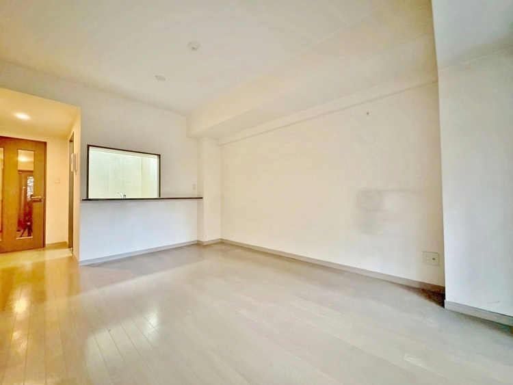 居間 居心地の良い空気感は、暮らしのステージを彩り、心からのやすらぎと満足感を与えてくれます。