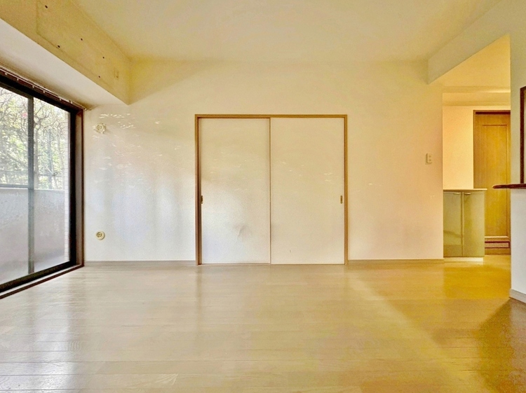 居間 飾り過ぎないシンプルな内装と偏り過ぎないデザインで統一しました。