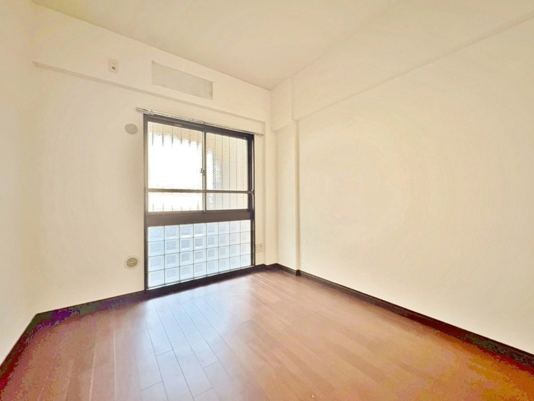 寝室 ベッドも十分に設置するスペースがあります。