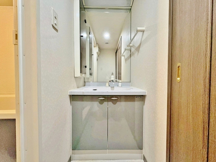 洗面 何かと物が増える場所だからこそ、スッキリと見映えの良い空間に。