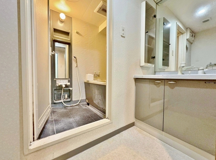 洗面 清潔感と心地よさを重視した、上質感漂うパウダールーム。