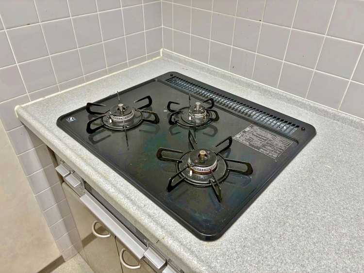 設備 ３口コンロで、お料理の効率もアップ。使い勝手の良さを考えました。