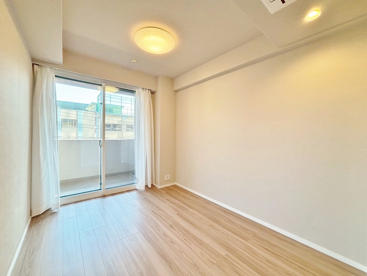 寝室 ベッドも十分に設置するスペースがあります。