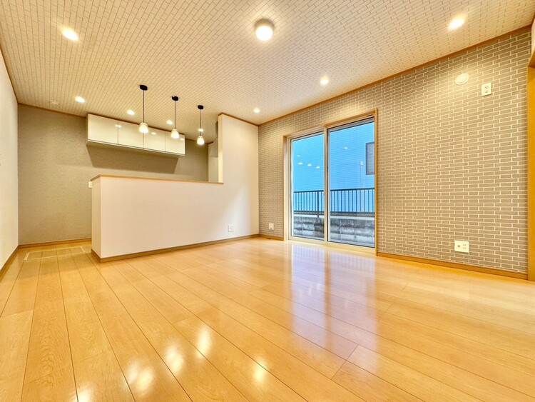 居間 忙しく過ぎゆく日常を置き去るほど、ゆったりした時間が流れるリビング。