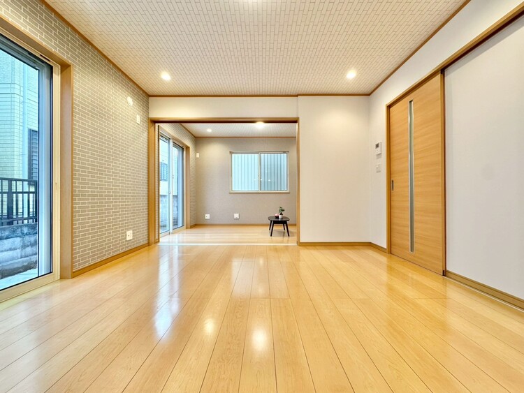 居間 快適に過ごす毎日を求めて、暮らしの中でご自身の「マイホーム」に創り上げてください。