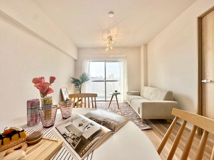 居間 快適に過ごす毎日を求めて、暮らしの中でご自身の「マイホーム」に創り上げてください。