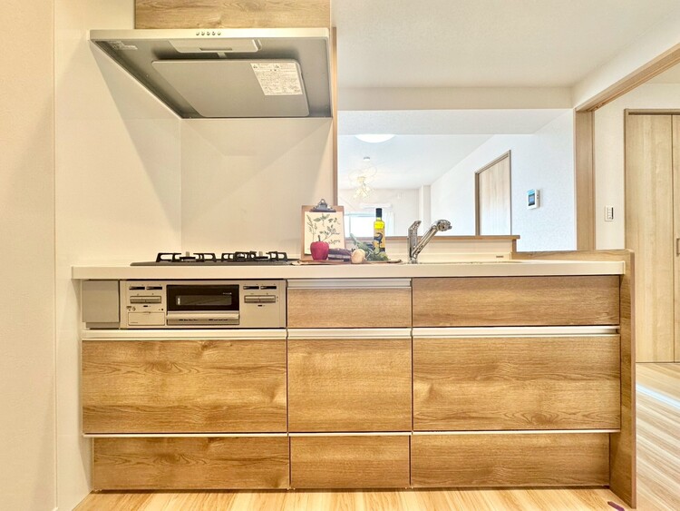 キッチン スマートな意匠と充実の機能を備えたキッチンが、暮らしにおいしい彩りを添えます。