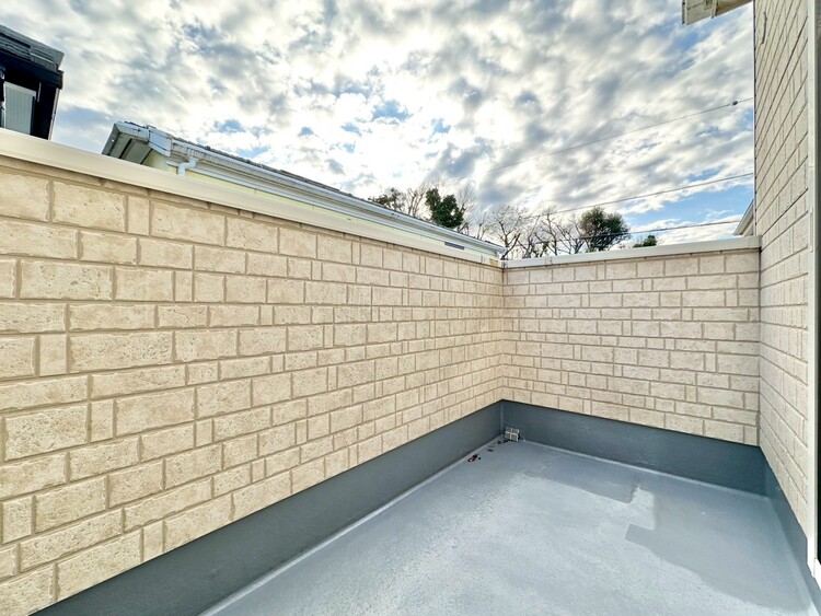 バルコニー 暮らしの中で、光と風を演出してくれるバルコニー。